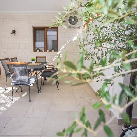 Holiday Home Camellia ポレッチ エクステリア 写真