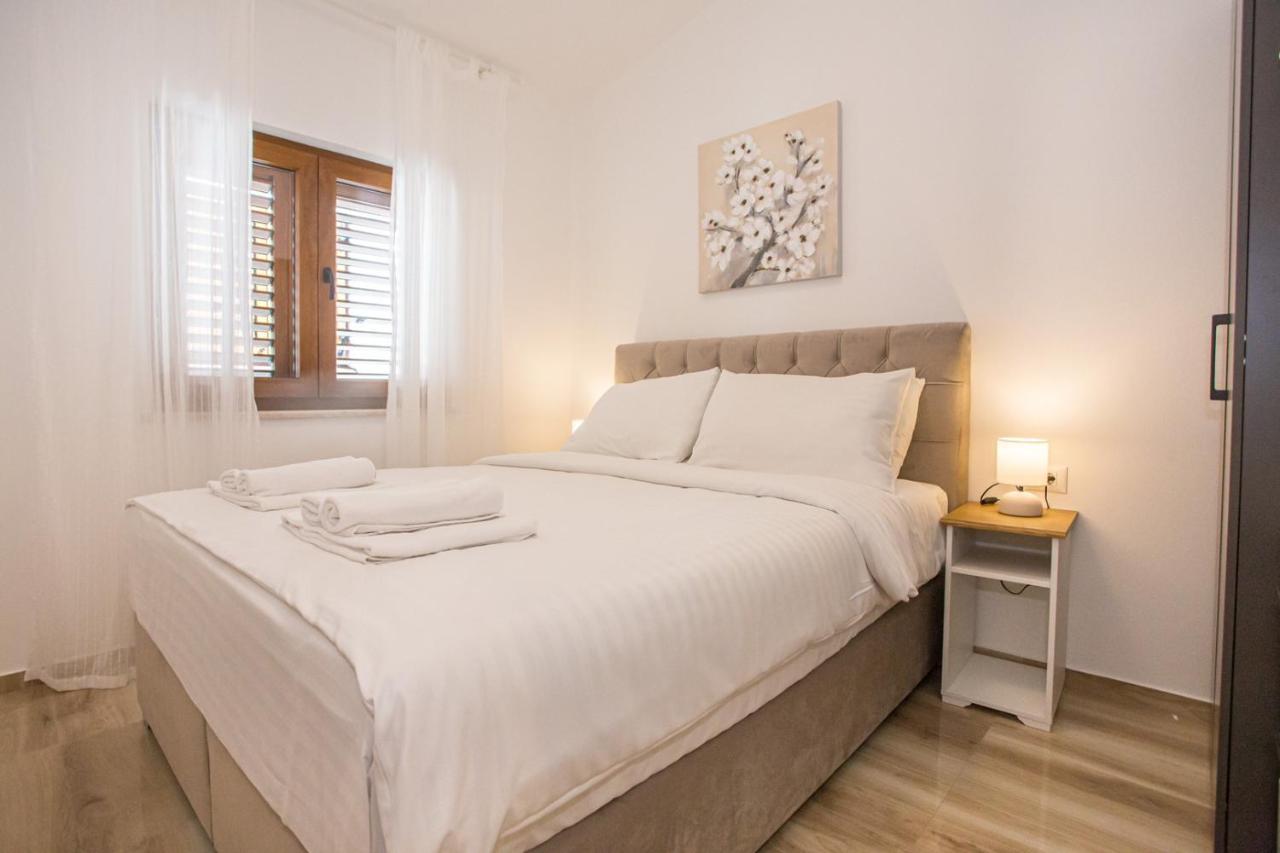 Holiday Home Camellia ポレッチ エクステリア 写真